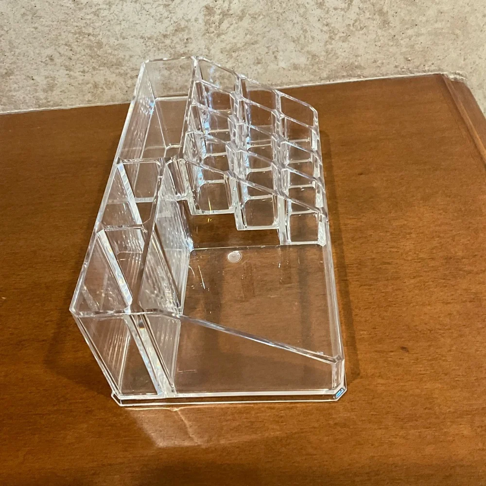 Small Makeup Organizer⭐️5/$25⭐️